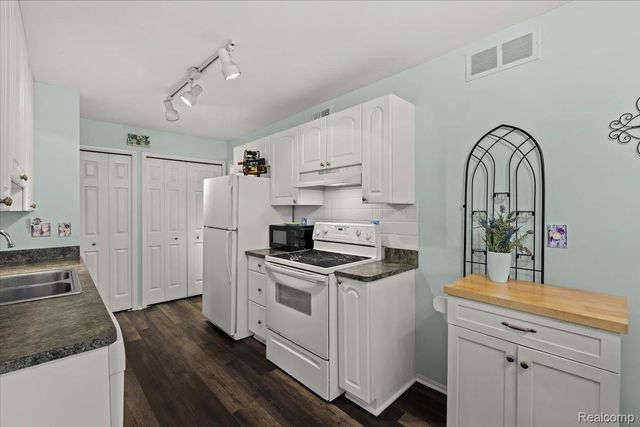 16539 Middlebelt Road 2, Livonia, MI 48154