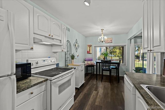 16539 Middlebelt Road 2, Livonia, MI 48154