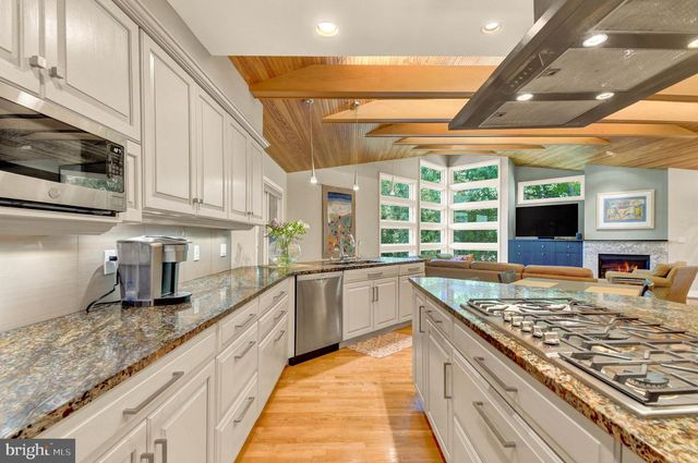 5829 MARBURY RD, Bethesda, MD 20817