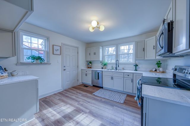 3206 Boright Drive, Knoxville, TN 37917