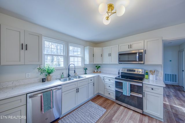 3206 Boright Drive, Knoxville, TN 37917