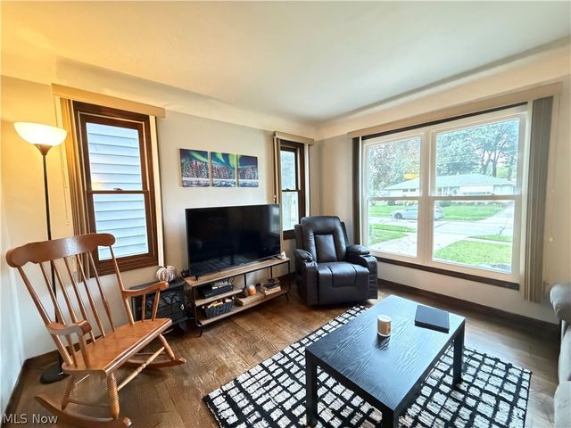 2621 Liggett Drive, Parma, OH 44134