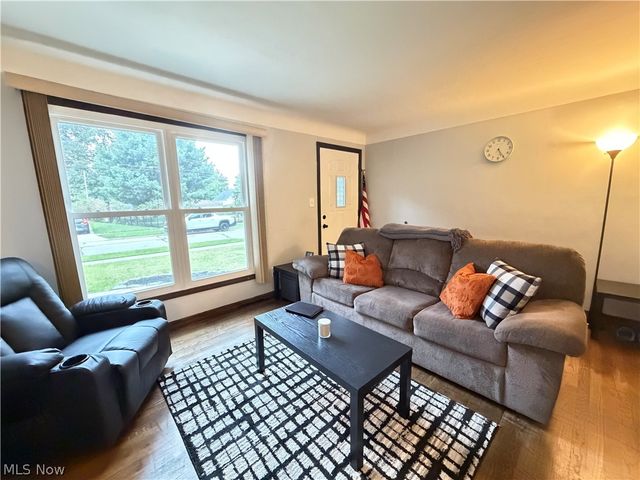 2621 Liggett Drive, Parma, OH 44134