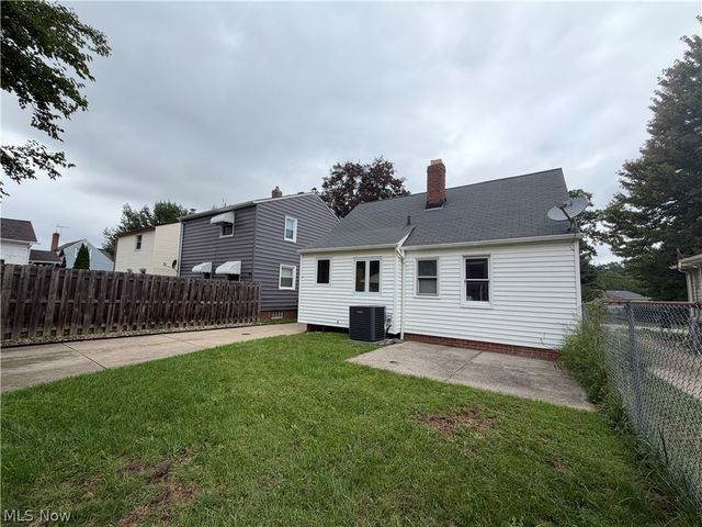 2621 Liggett Drive, Parma, OH 44134