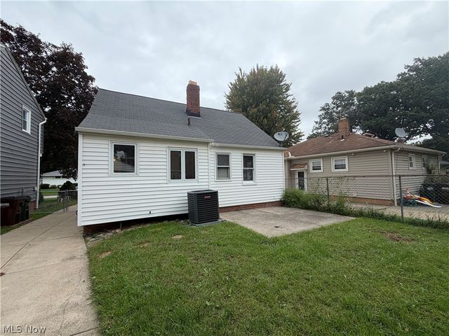 2621 Liggett Drive, Parma, OH 44134