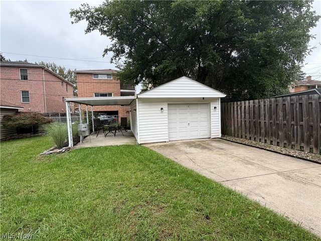 2621 Liggett Drive, Parma, OH 44134
