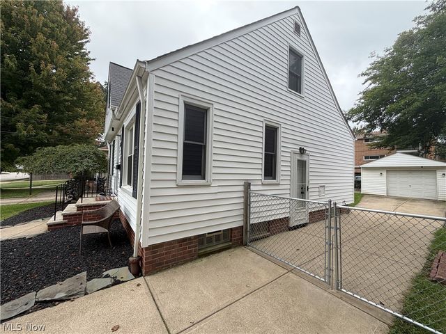2621 Liggett Drive, Parma, OH 44134