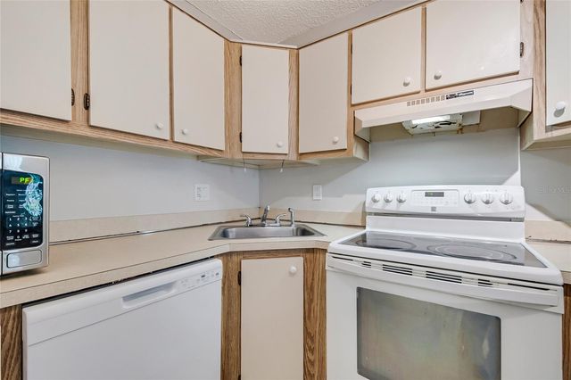 8201 SUN SPRING CIRCLE C2, Orlando, FL 32825