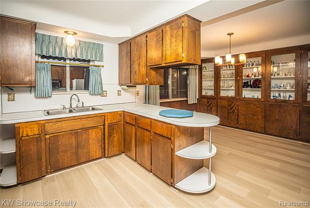 3651 Chicago Road, Warren, MI 48092