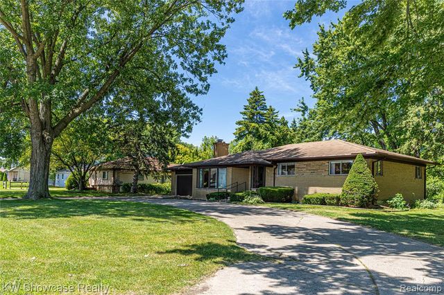 3651 Chicago Road, Warren, MI 48092