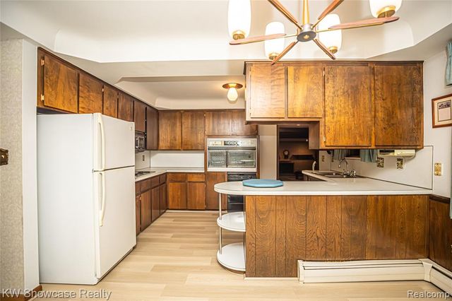 3651 Chicago Road, Warren, MI 48092