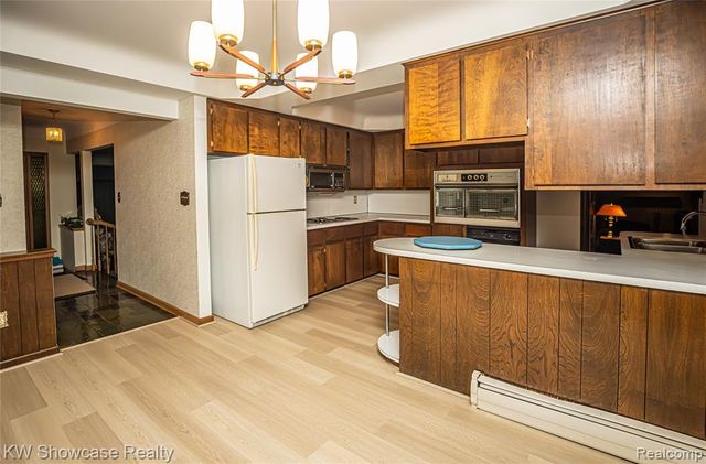 3651 Chicago Road, Warren, MI 48092