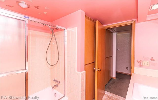 3651 Chicago Road, Warren, MI 48092