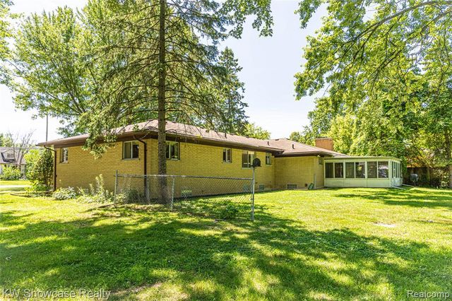 3651 Chicago Road, Warren, MI 48092