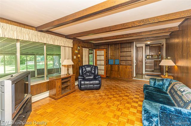 3651 Chicago Road, Warren, MI 48092