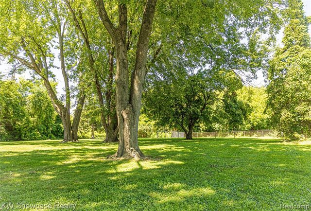 3651 Chicago Road, Warren, MI 48092