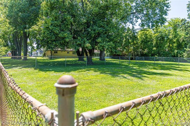 3651 Chicago Road, Warren, MI 48092