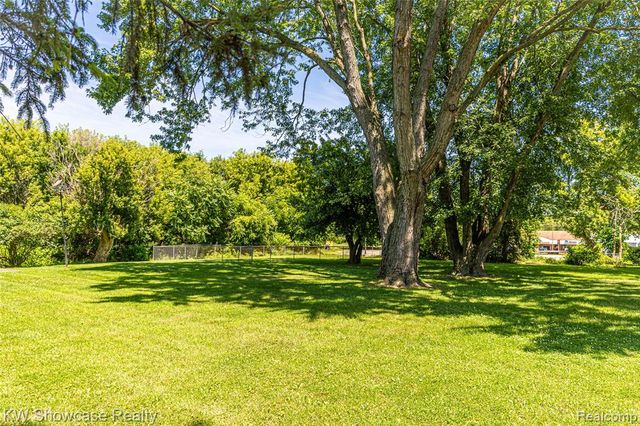 3651 Chicago Road, Warren, MI 48092