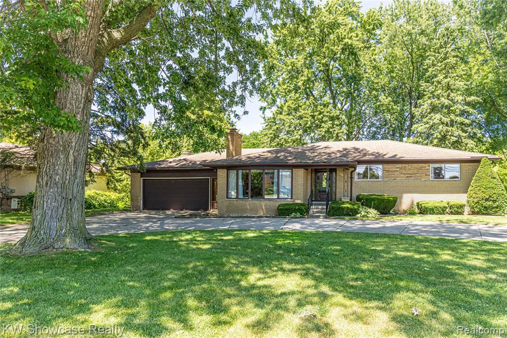 3651 Chicago Road, Warren, MI 48092