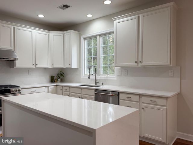 13353 HORSEPEN WOODS LN, Herndon, VA 20171