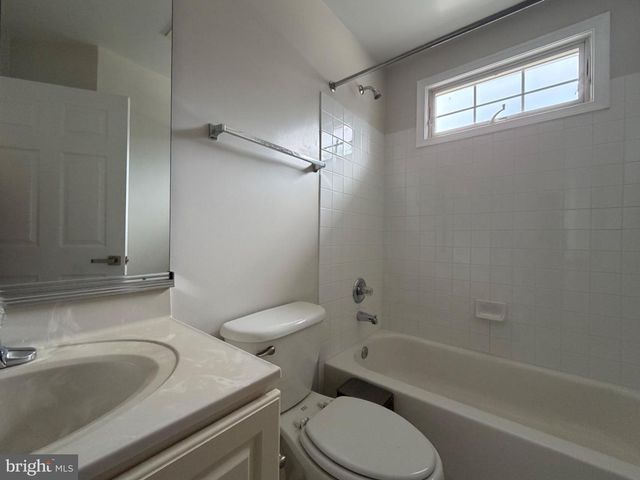 13353 HORSEPEN WOODS LN, Herndon, VA 20171