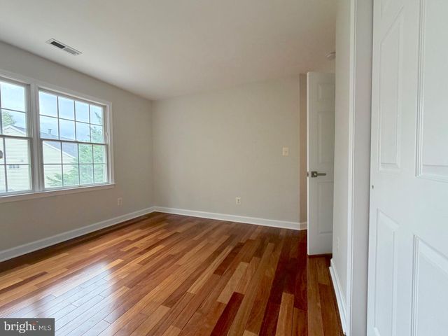13353 HORSEPEN WOODS LN, Herndon, VA 20171