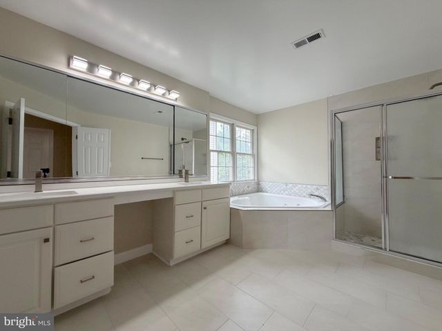 13353 HORSEPEN WOODS LN, Herndon, VA 20171