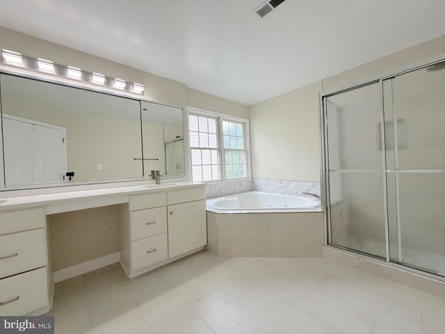 13353 HORSEPEN WOODS LN, Herndon, VA 20171