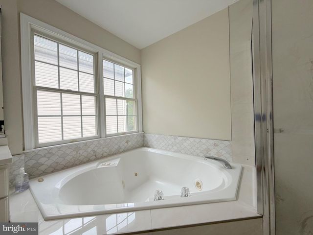 13353 HORSEPEN WOODS LN, Herndon, VA 20171