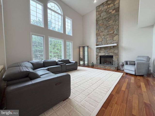 13353 HORSEPEN WOODS LN, Herndon, VA 20171