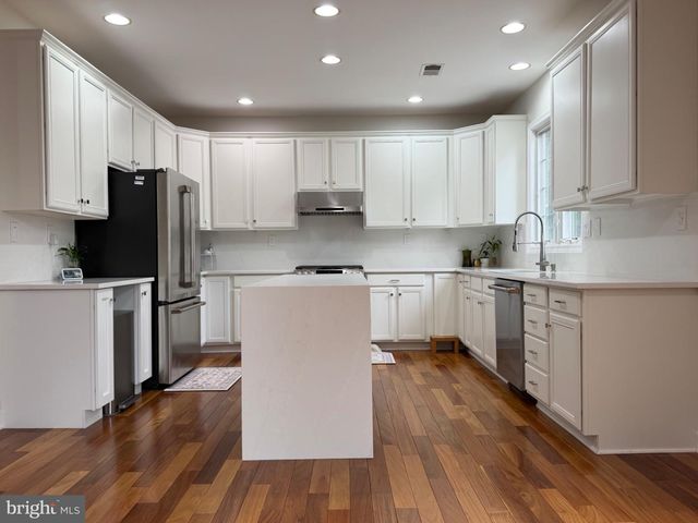13353 HORSEPEN WOODS LN, Herndon, VA 20171