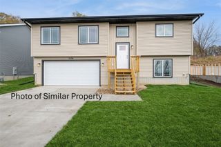 1812 Holly Meadow Avenue SW, Cedar Rapids, IA 52404