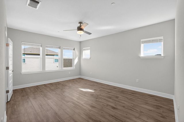 213 Flowers Ave, Hutto, TX 78634