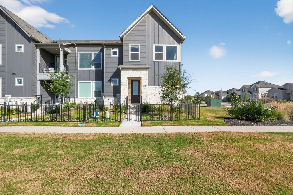 213 Flowers Ave, Hutto, TX 78634