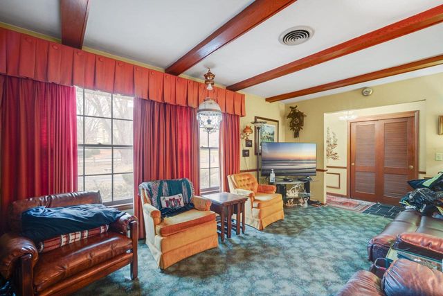 W275S3302 Burnell DRIVE, Waukesha, WI 53189