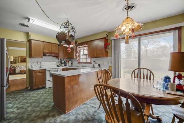 W275S3302 Burnell DRIVE, Waukesha, WI 53189