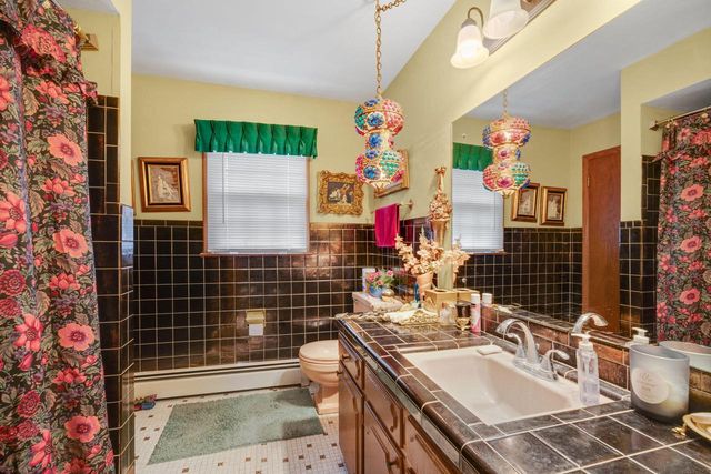 W275S3302 Burnell DRIVE, Waukesha, WI 53189