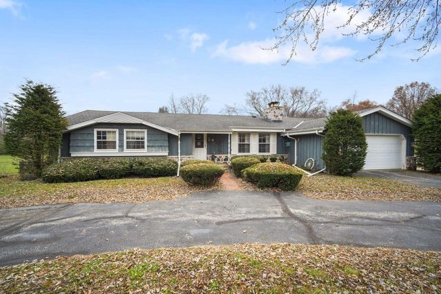 W275S3302 Burnell DRIVE, Waukesha, WI 53189