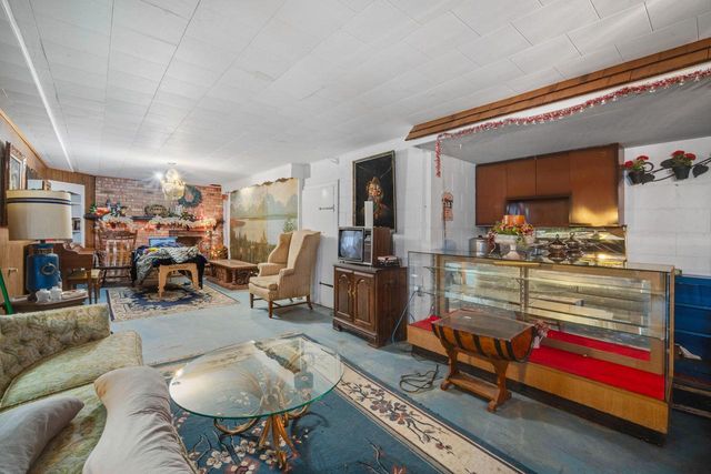 W275S3302 Burnell DRIVE, Waukesha, WI 53189