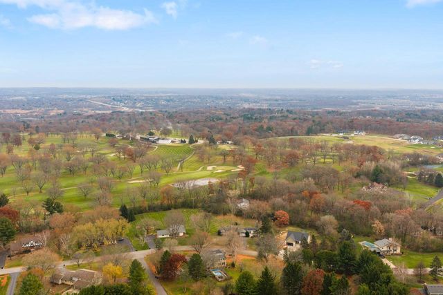 W275S3302 Burnell DRIVE, Waukesha, WI 53189