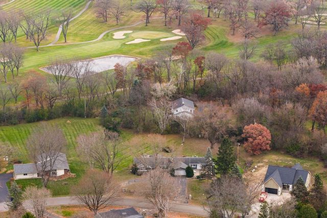 W275S3302 Burnell DRIVE, Waukesha, WI 53189