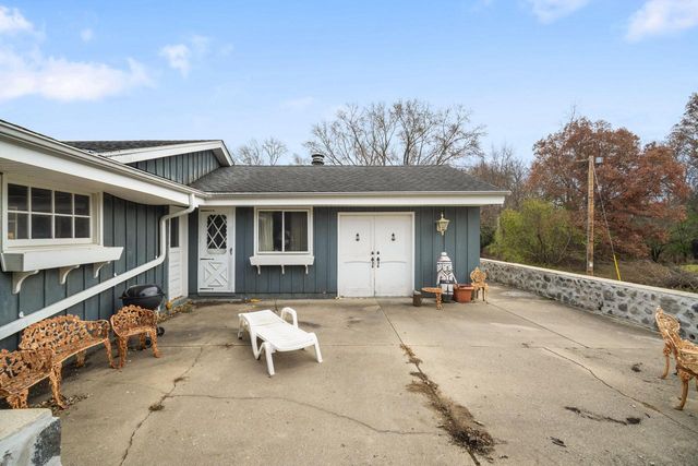 W275S3302 Burnell DRIVE, Waukesha, WI 53189