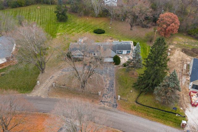 W275S3302 Burnell DRIVE, Waukesha, WI 53189