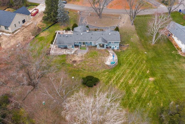 W275S3302 Burnell DRIVE, Waukesha, WI 53189