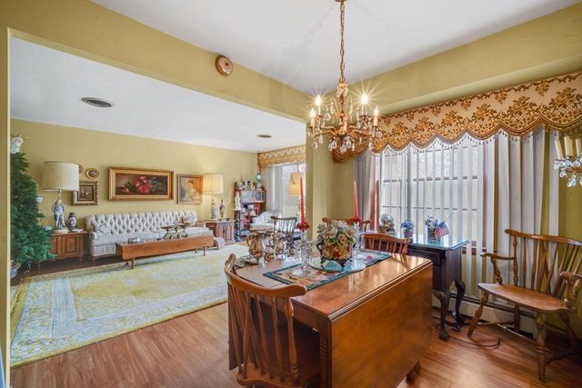 W275S3302 Burnell DRIVE, Waukesha, WI 53189