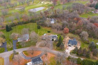 W275S3302 Burnell DRIVE, Waukesha, WI 53189