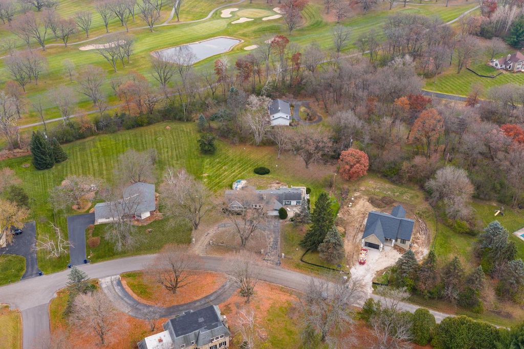 W275S3302 Burnell DRIVE, Waukesha, WI 53189