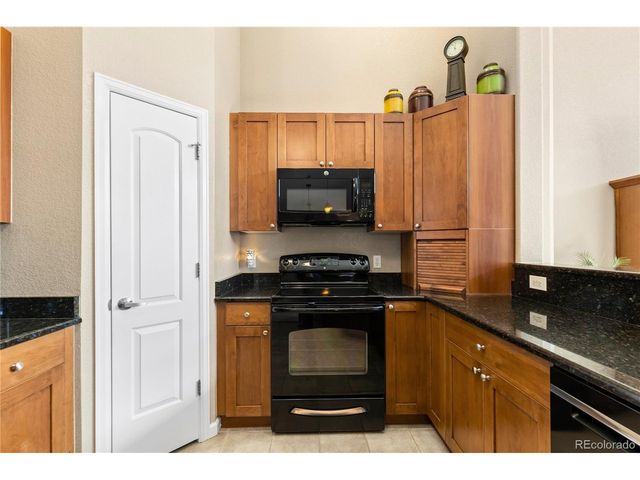 8614 Gold Peak Dr E, Highlands Ranch, CO 80130