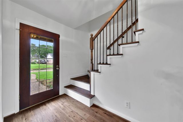 10915 Holly Springs Drive, Houston, TX 77042