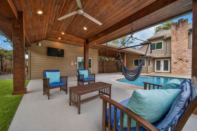 10915 Holly Springs Drive, Houston, TX 77042